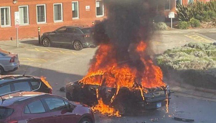 Car bomb kills one outside hospital in England