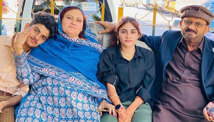 Photos with Dania Shah's family go viral