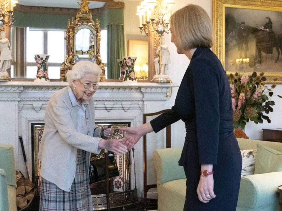 Liz Turs officially became the new Prime Minister of Great Britain after meeting the Queen