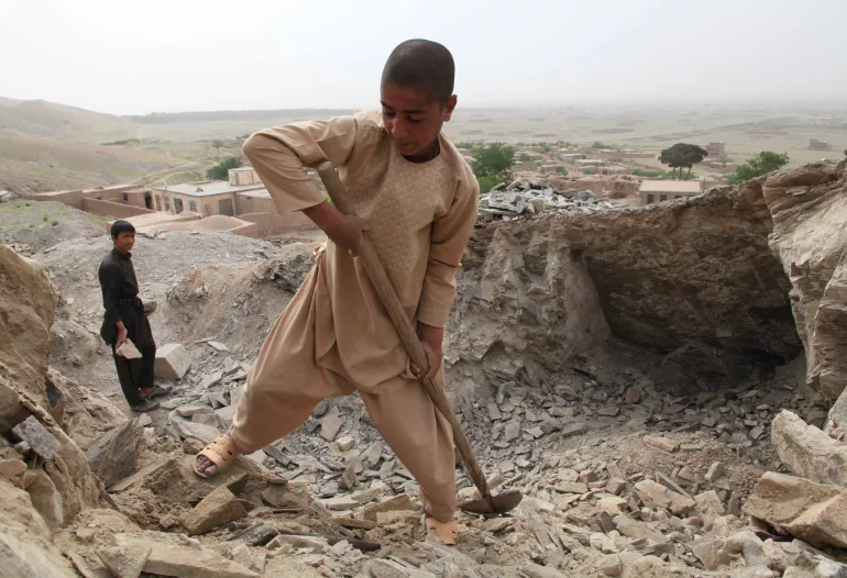 Featured image for “د افغانستان کې د ماشومانو د کار زیاتوالی ۳۸٪ ته ورسېد: سیو دی چلډرن”